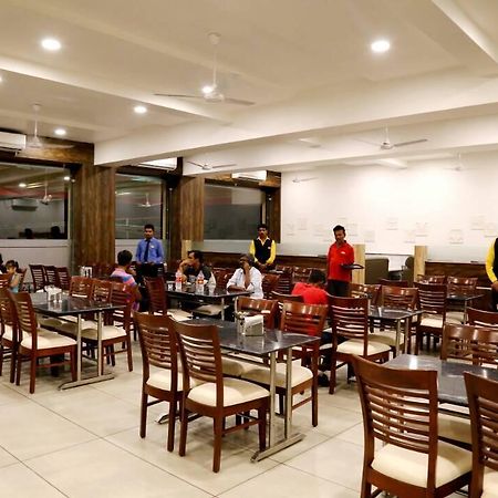 Rādhanpur Virat Hotel & Guest House المظهر الخارجي الصورة