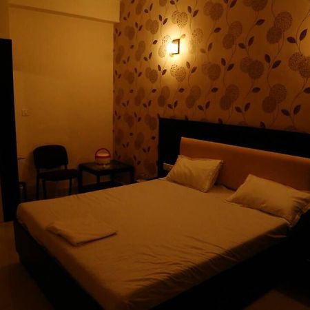 Rādhanpur Virat Hotel & Guest House المظهر الخارجي الصورة
